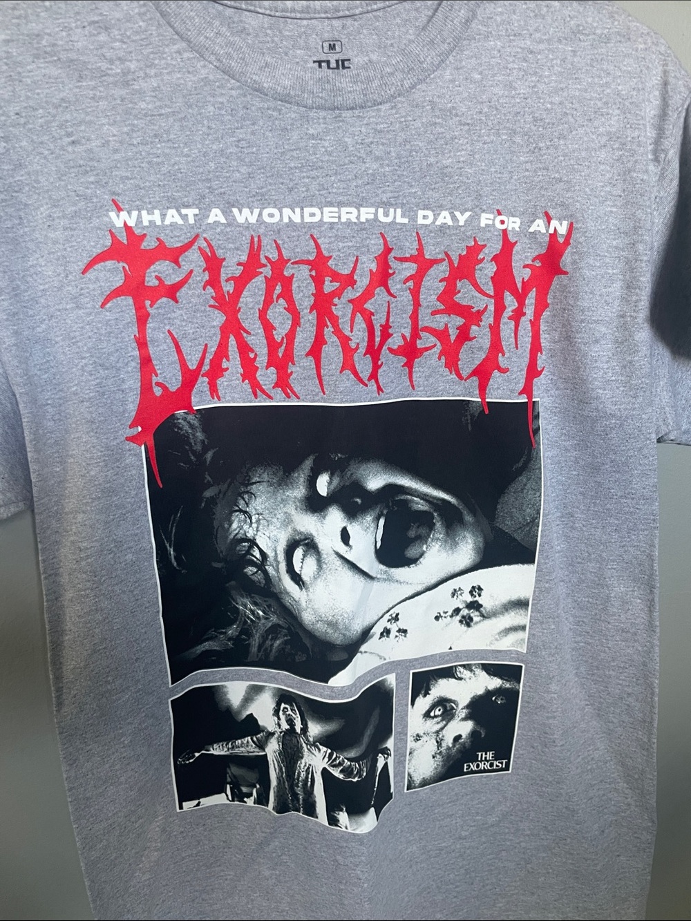 The Exorcist Men’s M Graphic Horror movie gray t shirt scary Halloween - Picture 2 of 5